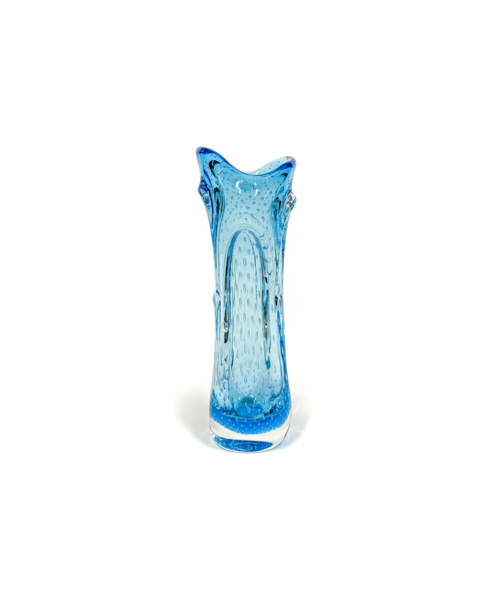Váza z modrého hutního skla s dekorem zatavených bublin
